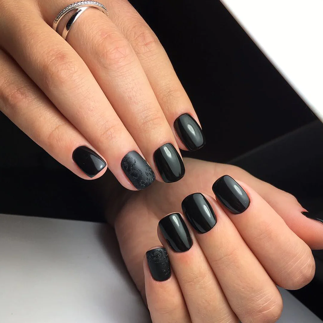 Luxio Noir by Akzentz